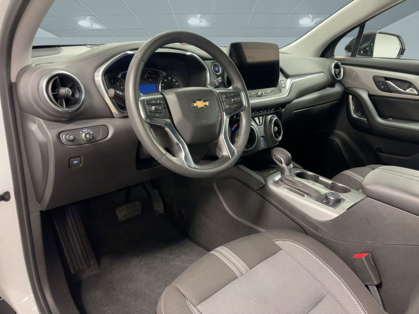 Used 2024 Chevrolet Blazer LT w/ Convenience Package image 3