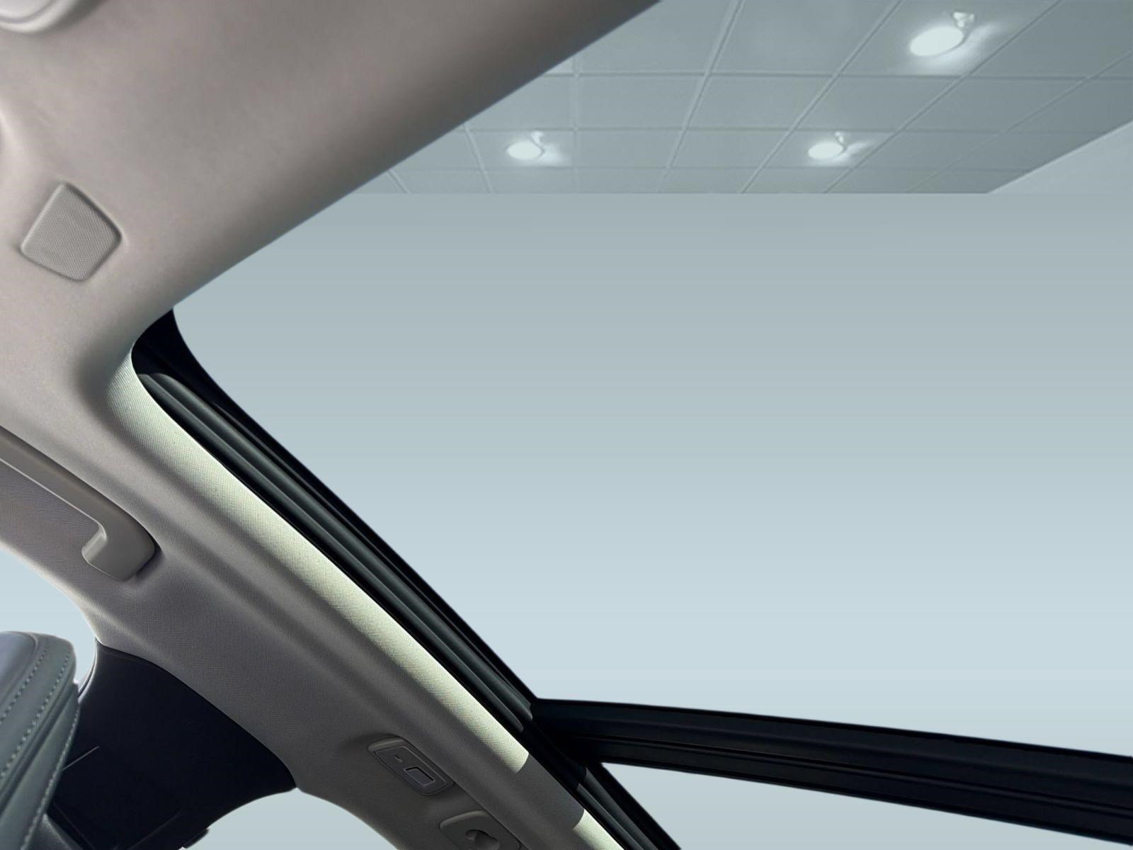 New 2027 Volvo XC60 B5 Plus AWD/4WD image 22