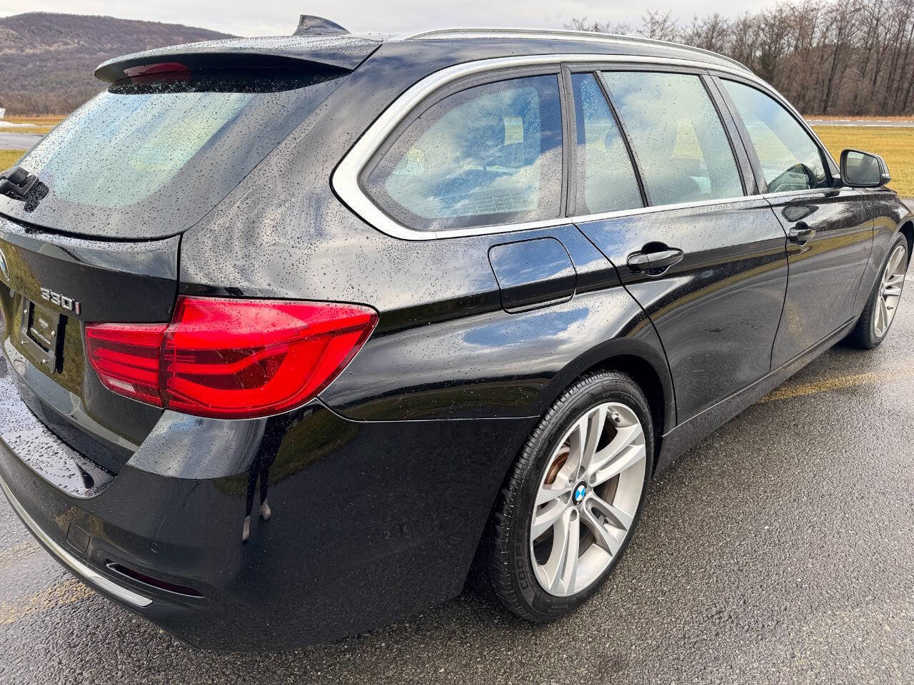 Used 2017 BMW 330i xDrive Wagon image 15