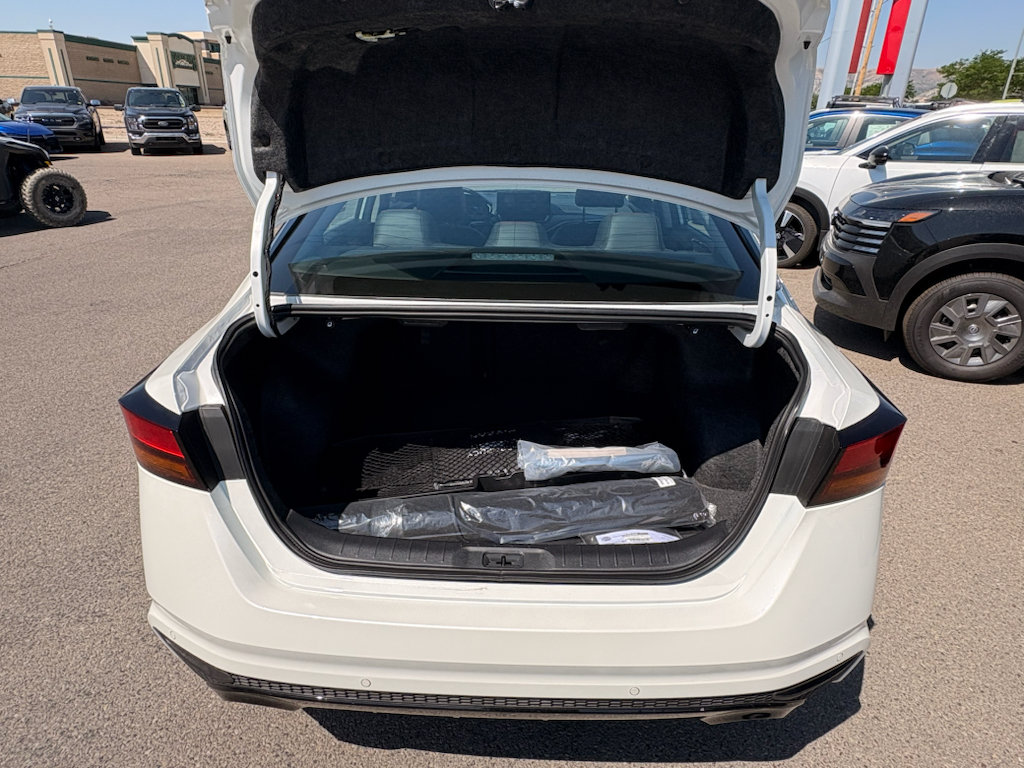 New 2026 Nissan Altima 2.5 SR w/ SR Midnight Edition Package AWD/4WD image 10