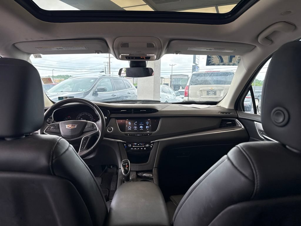 Used 2017 Cadillac XT5 Premium Luxury w/ Advanced Security Package AWD/4WD image 18