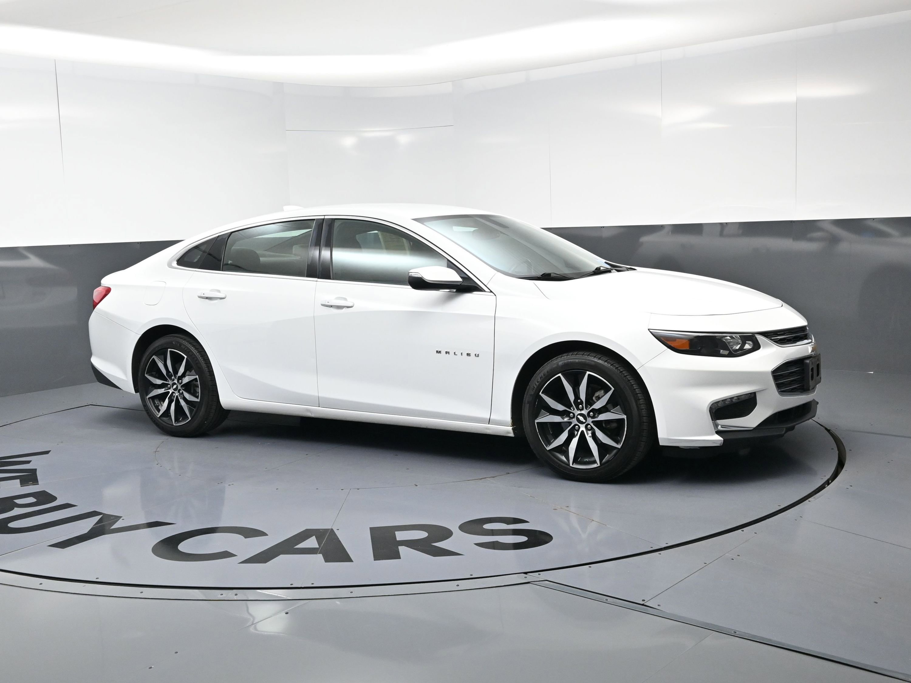 Used 2017 Chevrolet Malibu LT w/ Leather Package FWD video 2