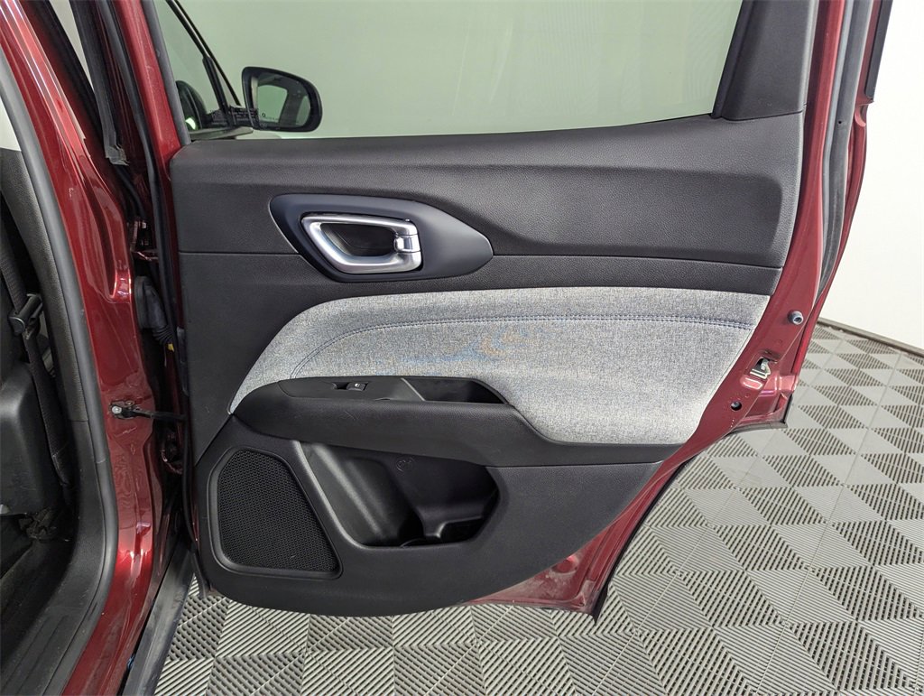 Used 2022 Jeep Compass Latitude image 31