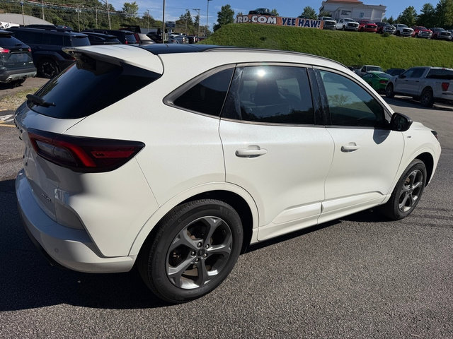 Certified 2024 Ford Escape ST-Line w/ Tech Pack #1 AWD/4WD image 8