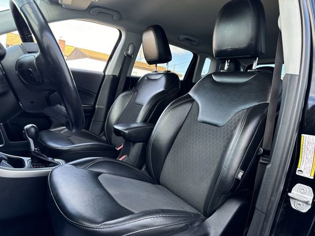 Used 2018 Jeep Compass Latitude w/ Cold Weather Group AWD/4WD image 11