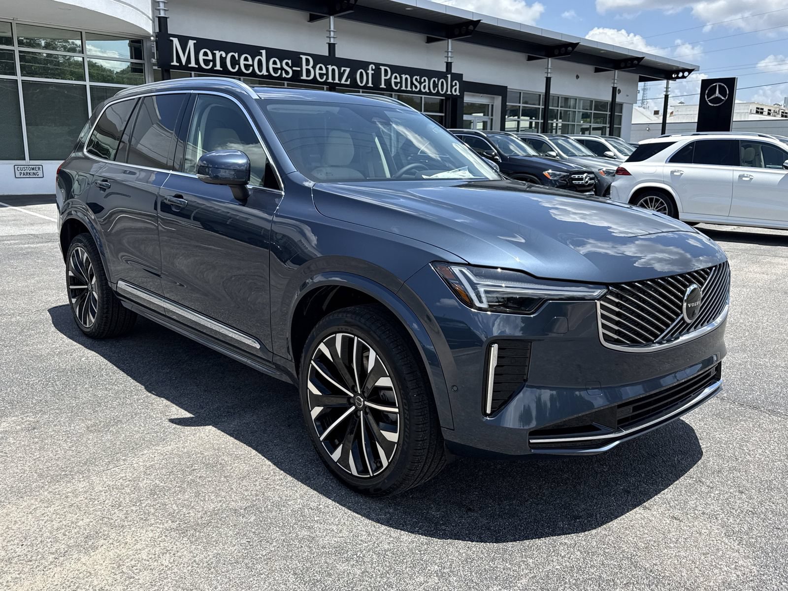 New 2026 Volvo XC90 B5 Ultra w/ Protection Package Premier AWD/4WD image 7