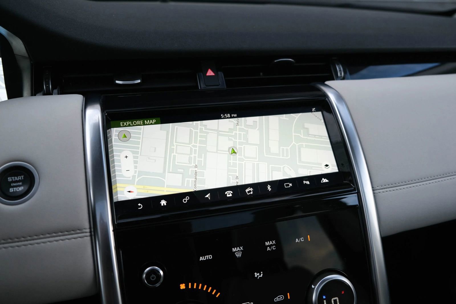 Used 2020 Land Rover Discovery Sport SE image 39