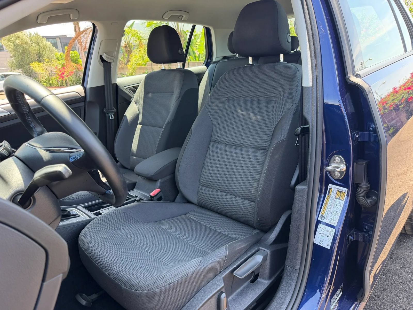 Used 2017 Volkswagen e-Golf SE FWD image 10