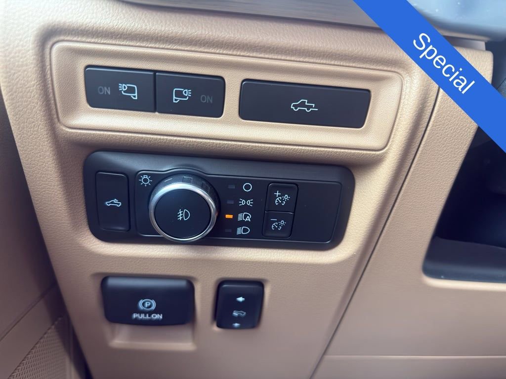 Used 2022 Ford F150 Lariat w/ Trailer Tow Package image 15