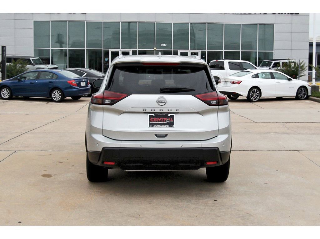 Used 2025 Nissan Rogue SV w/ SV Premium Package FWD image 5