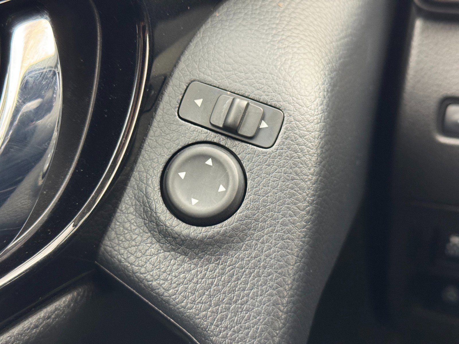 Used 2022 Nissan Rogue Sport SV image 16