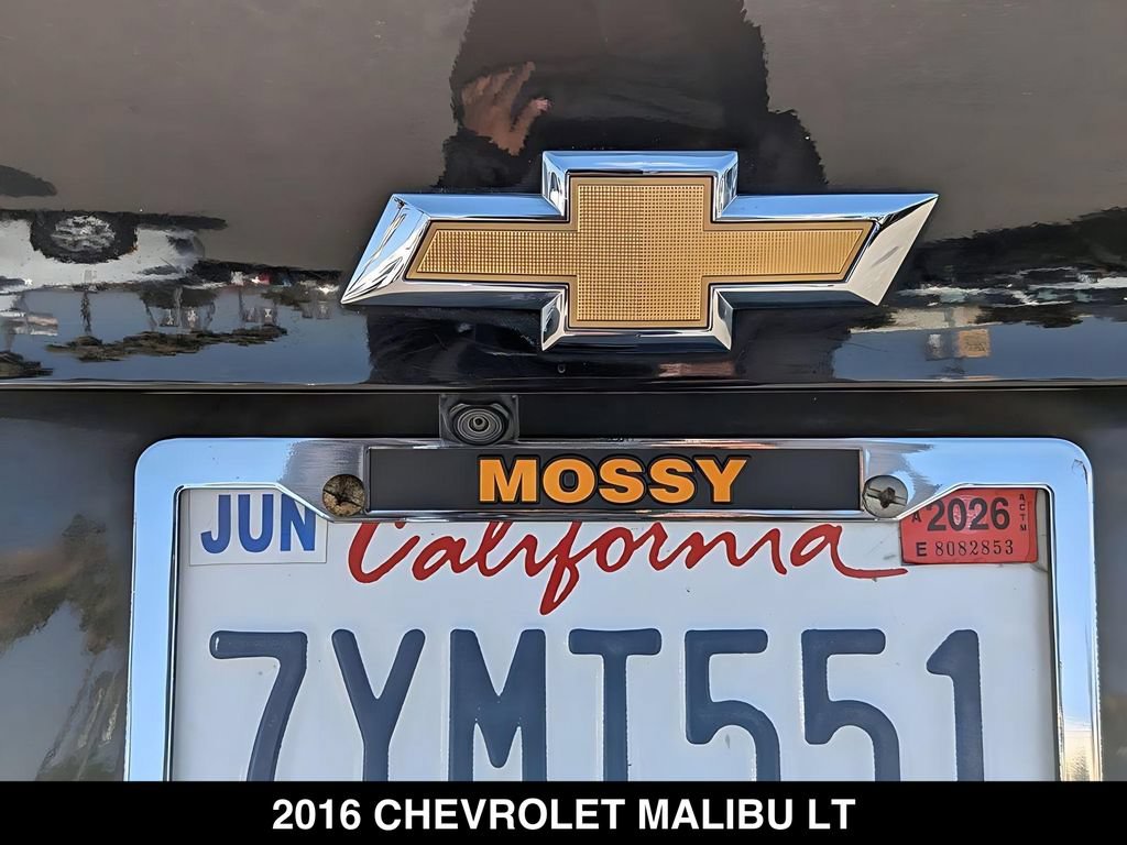 Used 2016 Chevrolet Malibu LT w/ Leather Package FWD image 6
