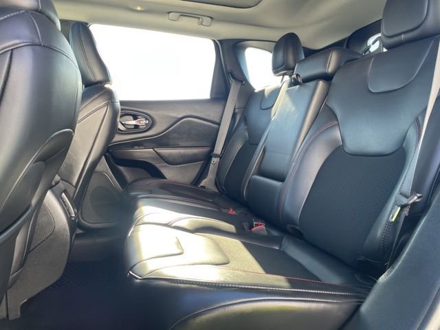Used 2020 Jeep Cherokee Trailhawk w/ Comfort & Convenience Group AWD/4WD image 10