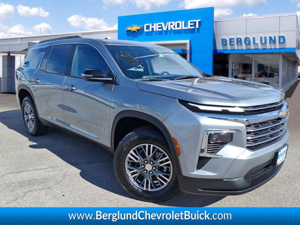 Used 2025 Chevrolet Traverse LT
