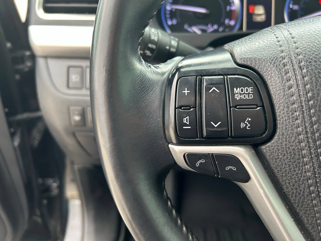 Used 2019 Toyota Highlander XLE FWD image 20