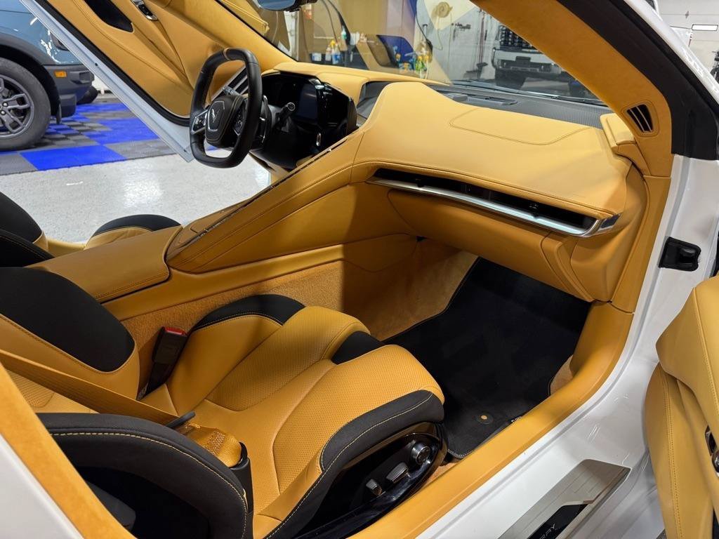 Used 2023 Chevrolet Corvette Stingray Premium Conv w/ Z51 Performance Package RWD image 11