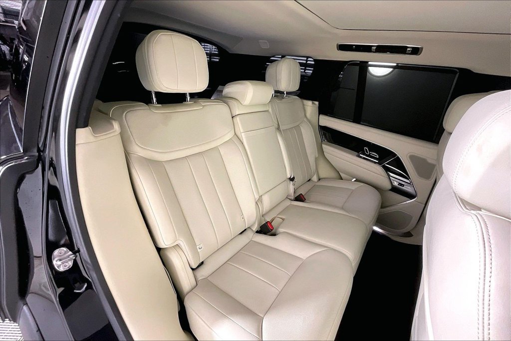 Used 2025 Land Rover Range Rover SE AWD/4WD image 25