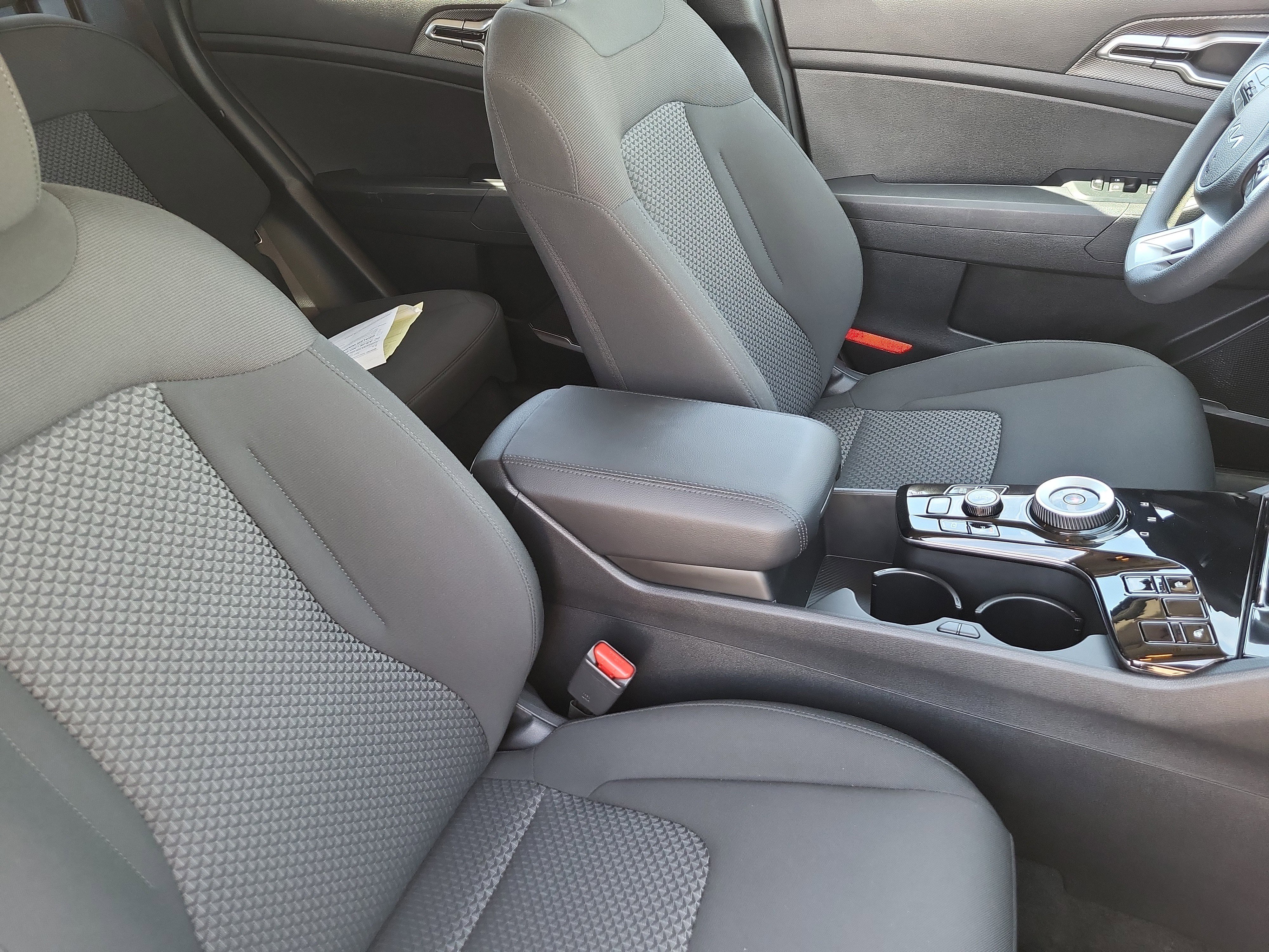 Used 2023 Kia Sportage LX image 14