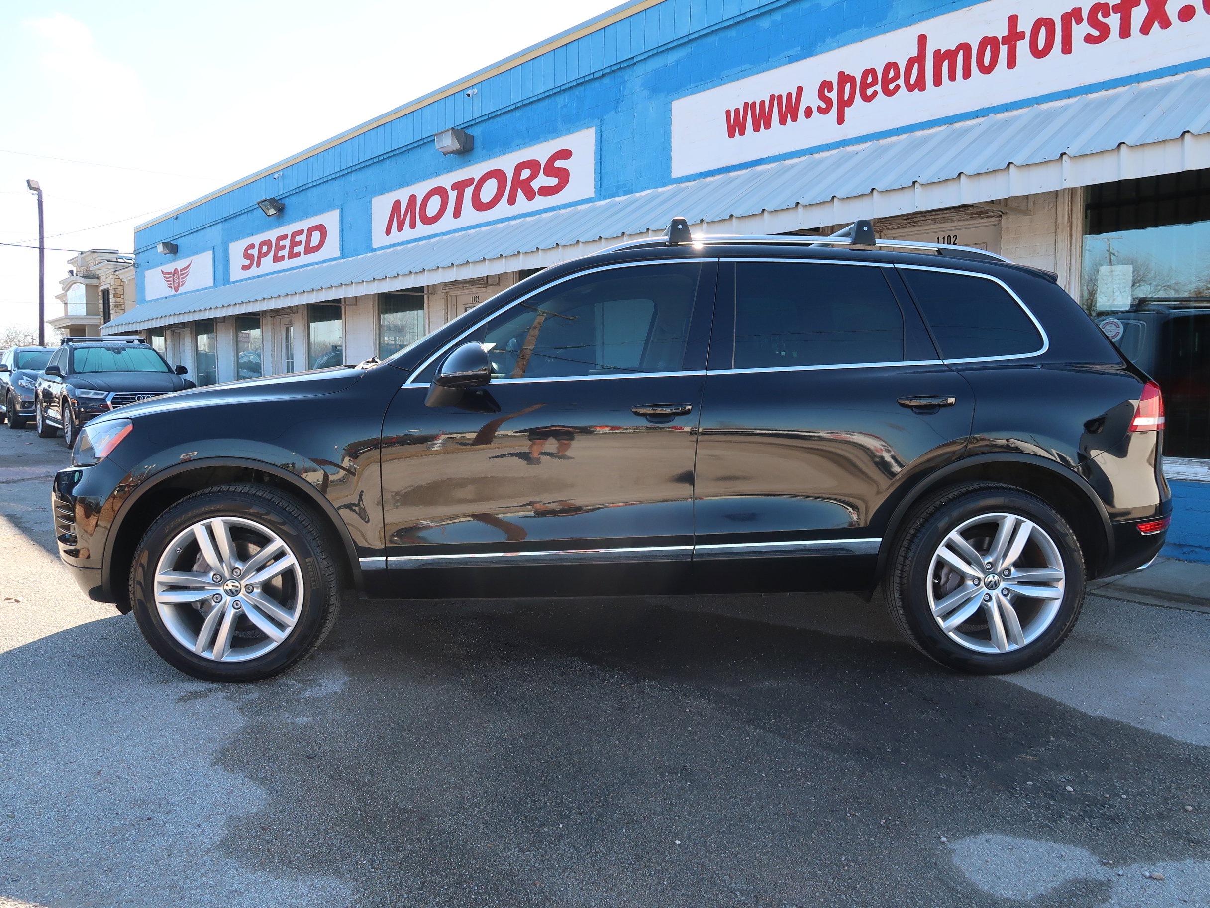 Used 2014 Volkswagen Touareg Executive image 3