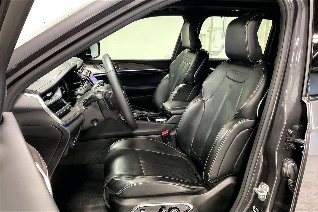 Used 2022 Jeep Grand Cherokee Overland w/ Adv Protech Group III image 34