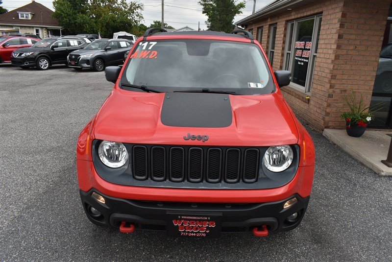 Used 2017 Jeep Renegade Trailhawk AWD/4WD image 9