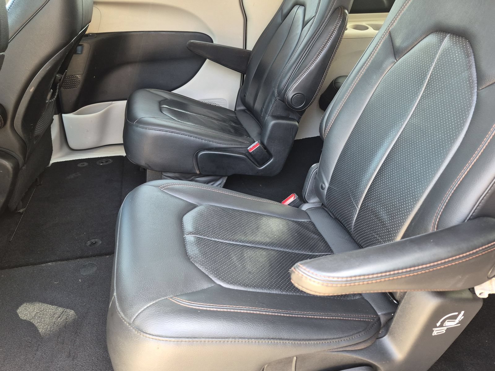 Used 2019 Chrysler Pacifica Touring-L FWD image 20