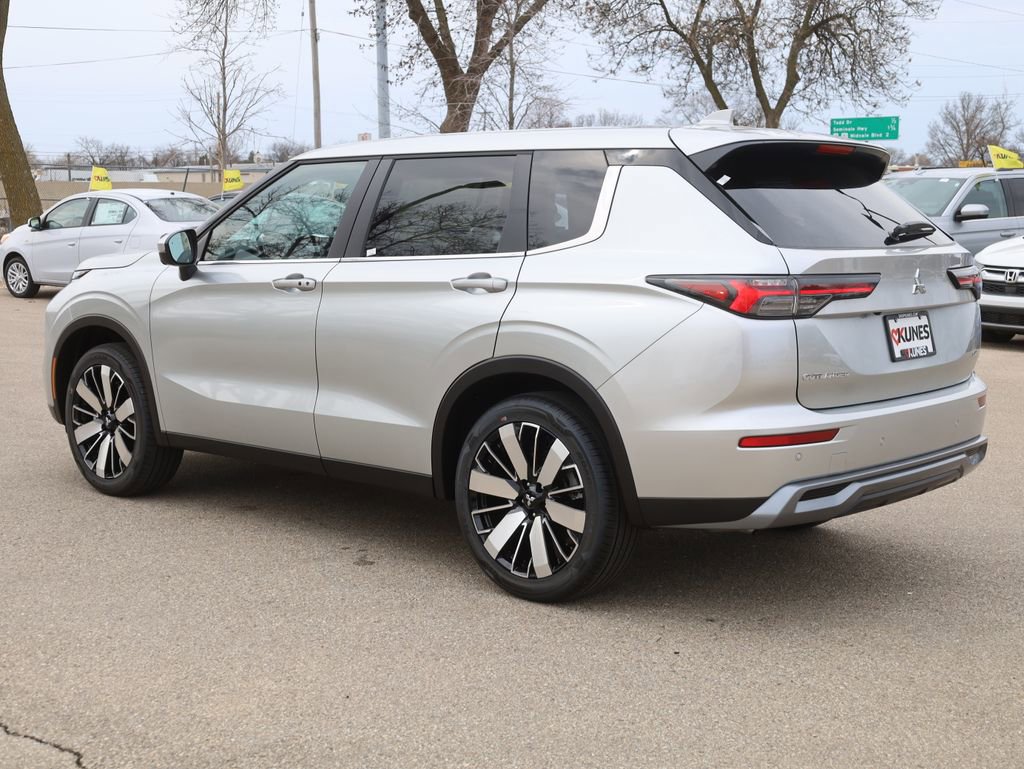 New 2025 Mitsubishi Outlander SE image 7