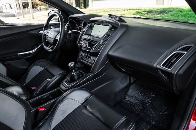 Used 2018 Ford Focus ST w/ Equipment Group 401A image 14