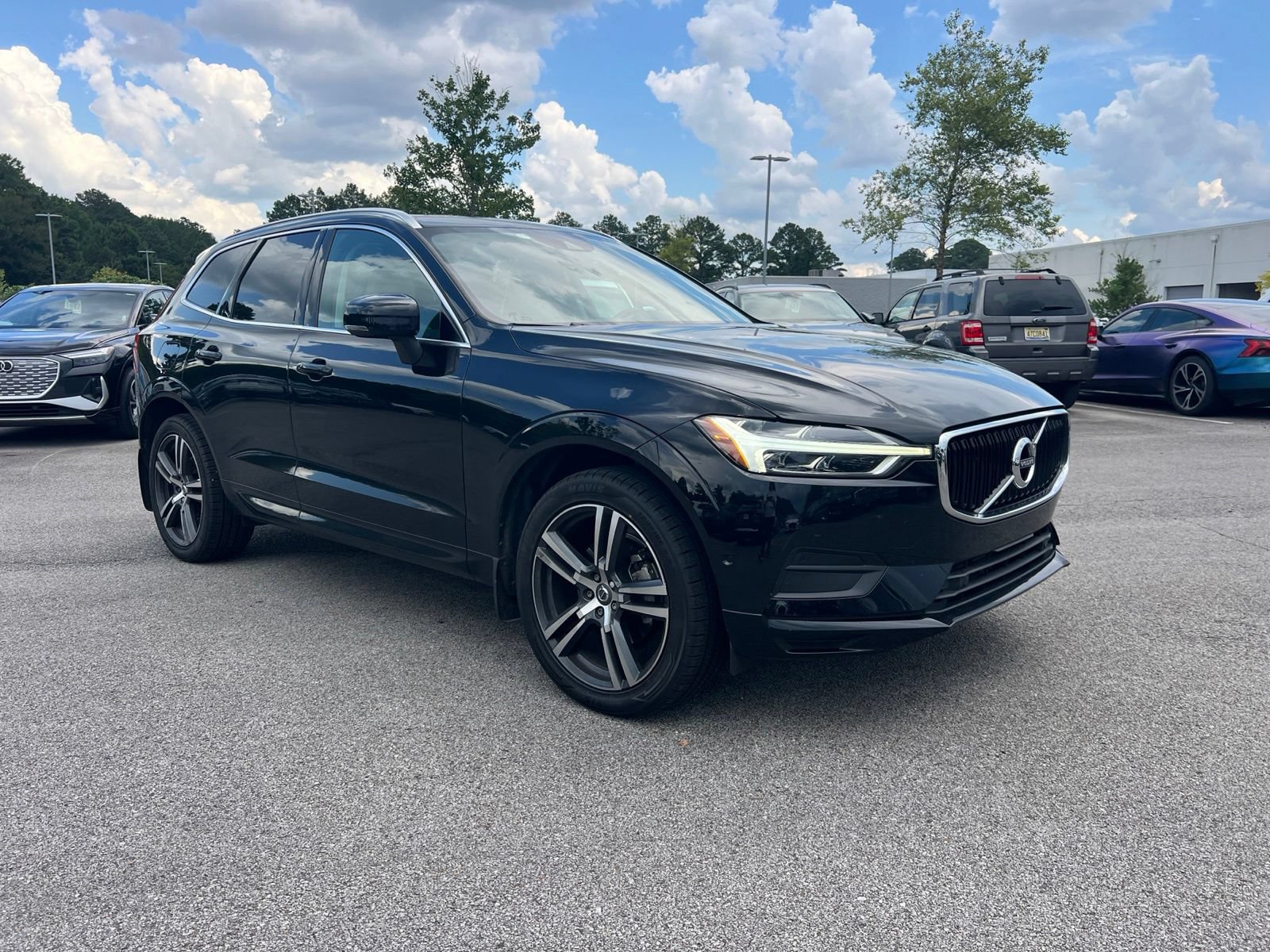 Used 2019 Volvo XC60 T5 Momentum w/ Premium Package FWD image 3