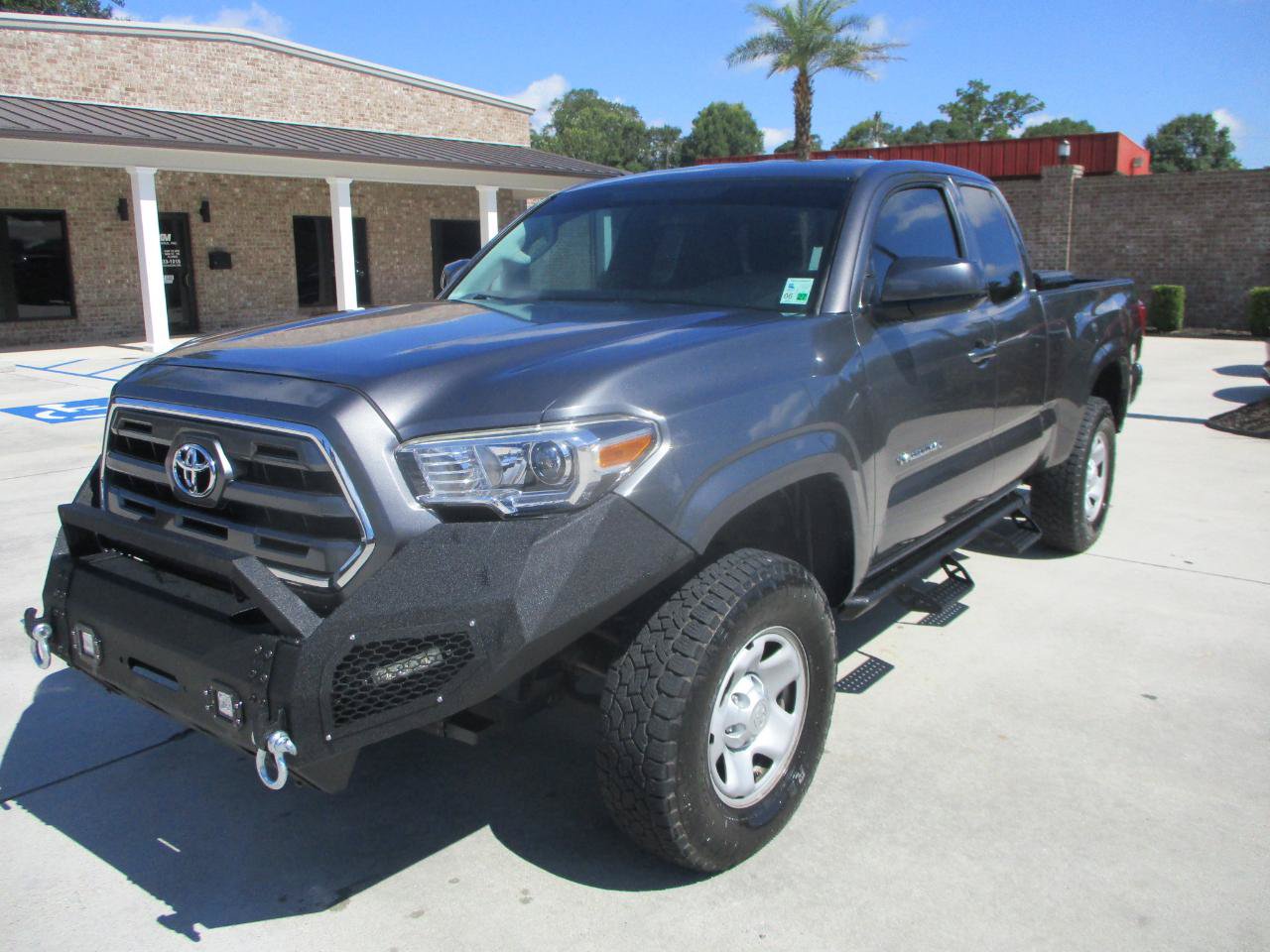 Used 2017 Toyota Tacoma SR5 AWD/4WD image 12