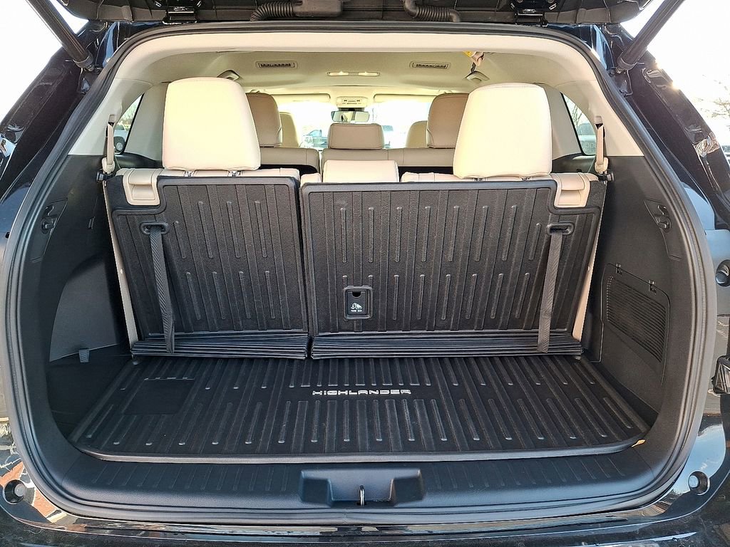 Used 2022 Toyota Highlander XLE image 28