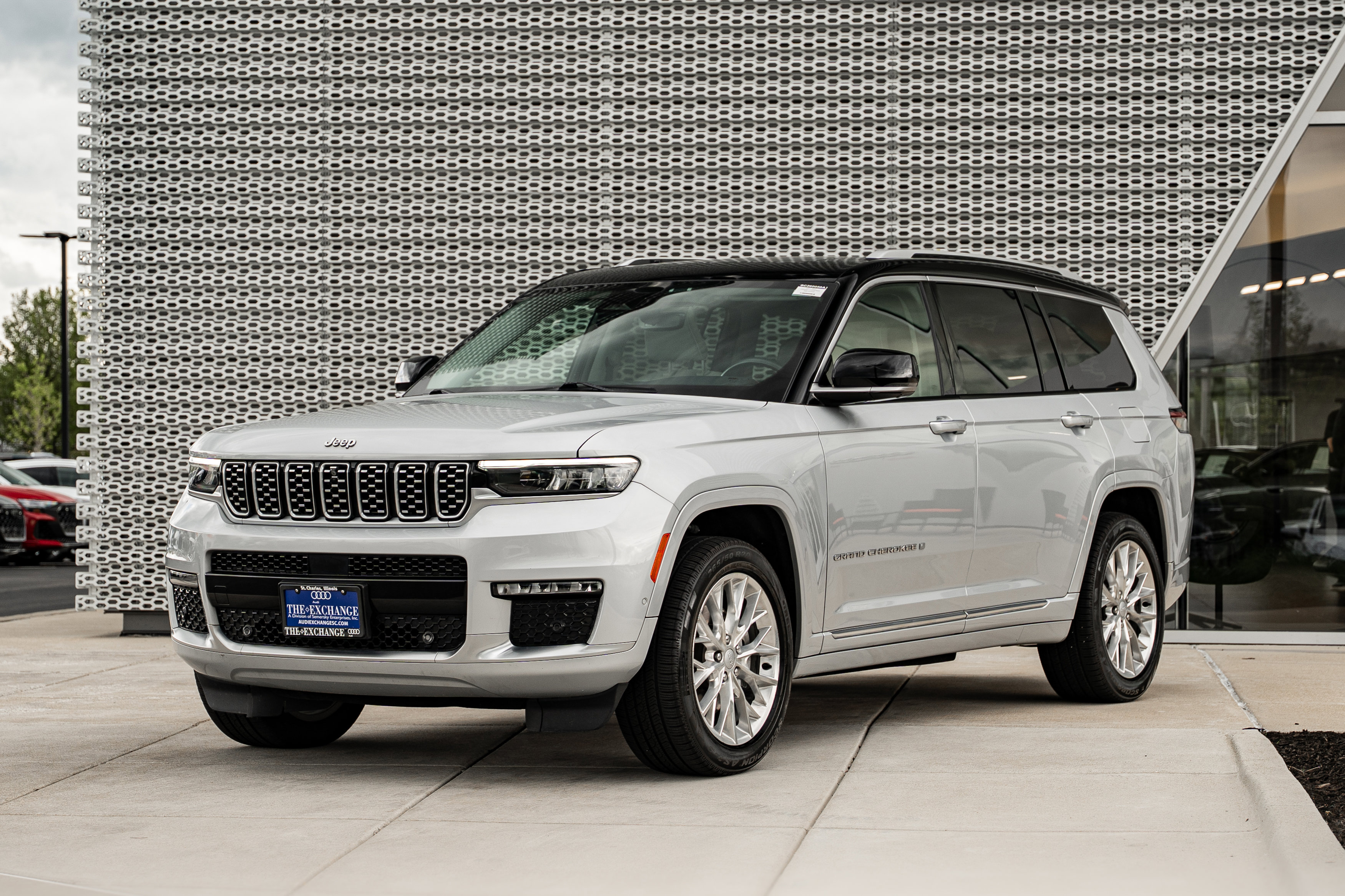 Used 2021 Jeep Grand Cherokee L Summit w/ Luxury Tech Group V AWD/4WD image 7