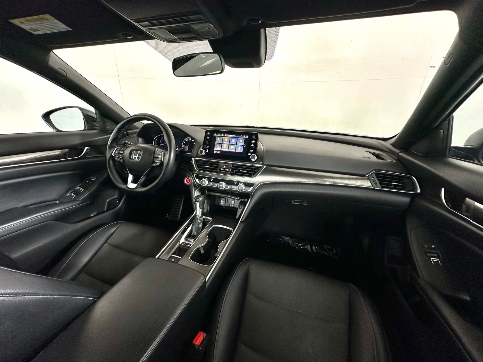 Used 2018 Honda Accord Sport image 2