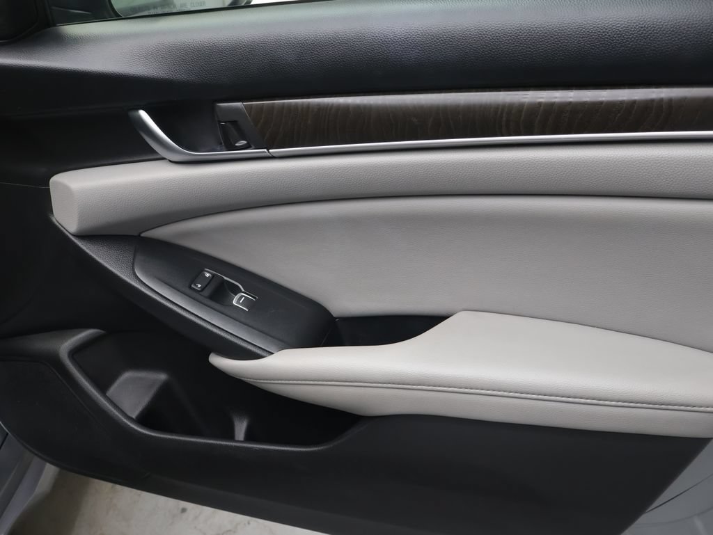 Used 2018 Honda Accord EX image 11