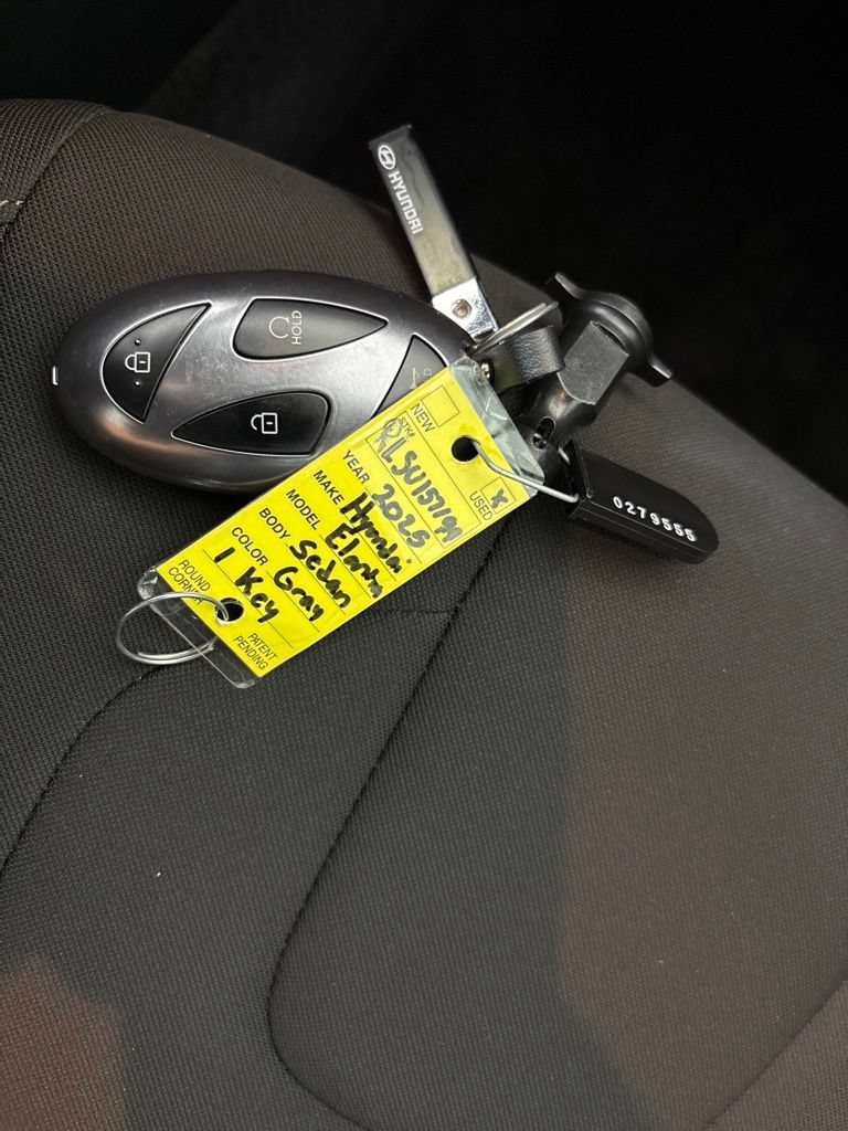 Certified 2025 Hyundai Elantra SEL FWD image 35