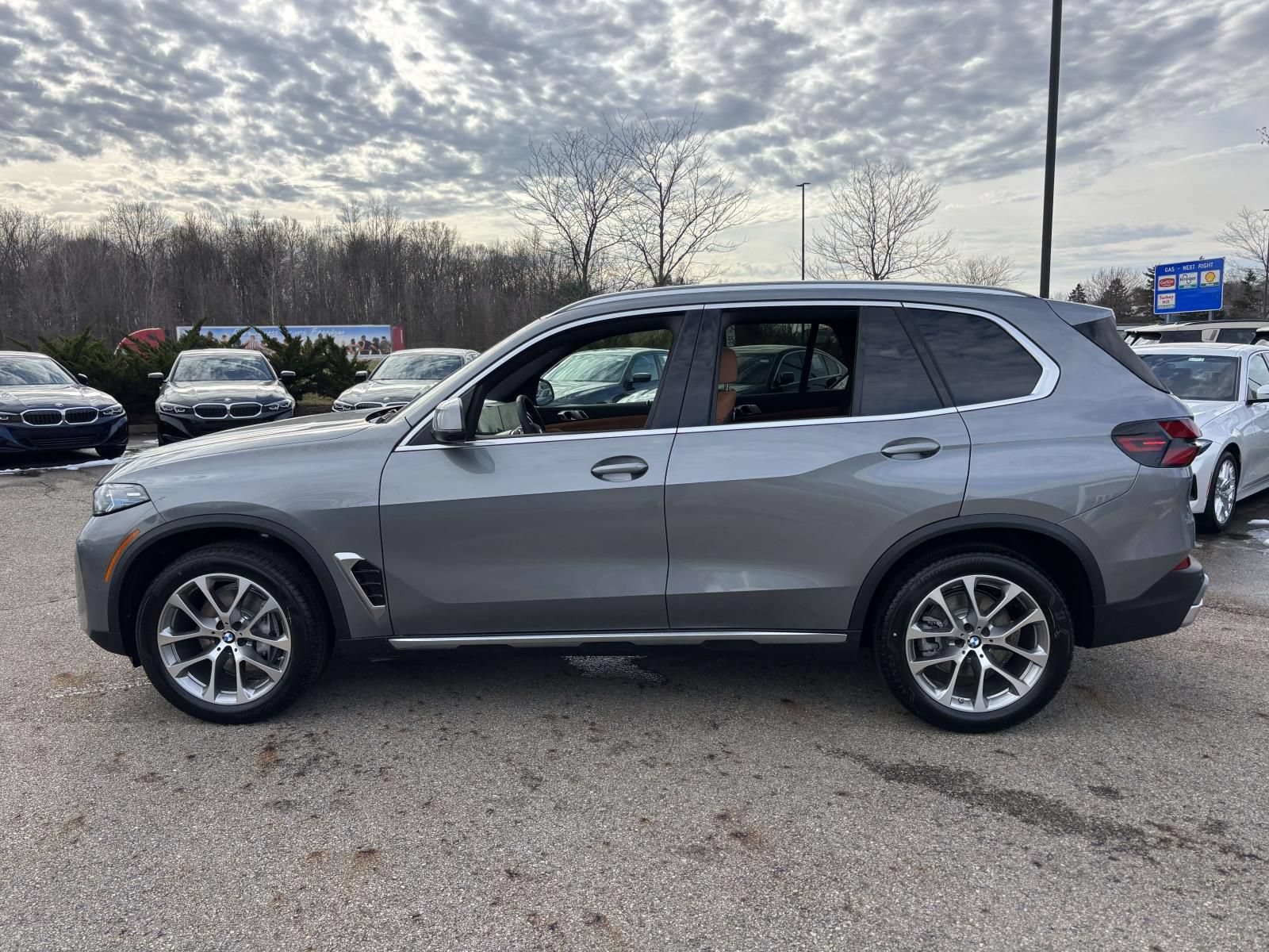 Used 2026 BMW X5 xDrive40i w/ Climate Comfort Package AWD/4WD image 4