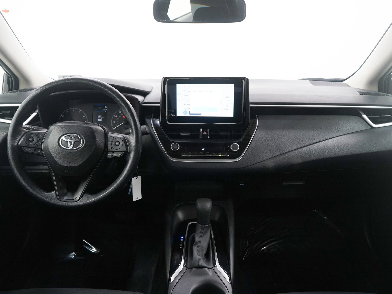 Used 2025 Toyota Corolla LE FWD image 13