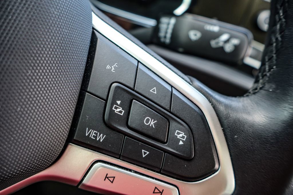 Used 2023 Volkswagen Jetta SE w/ Panoramic Sunroof Package image 24