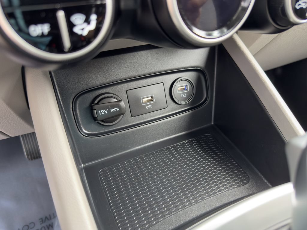 Used 2020 Hyundai Venue SEL w/ Convenience + Premium Package FWD image 28