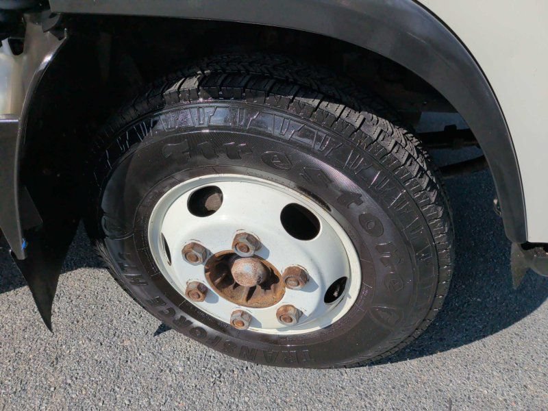 Used 2021 Isuzu NPR RWD image 5