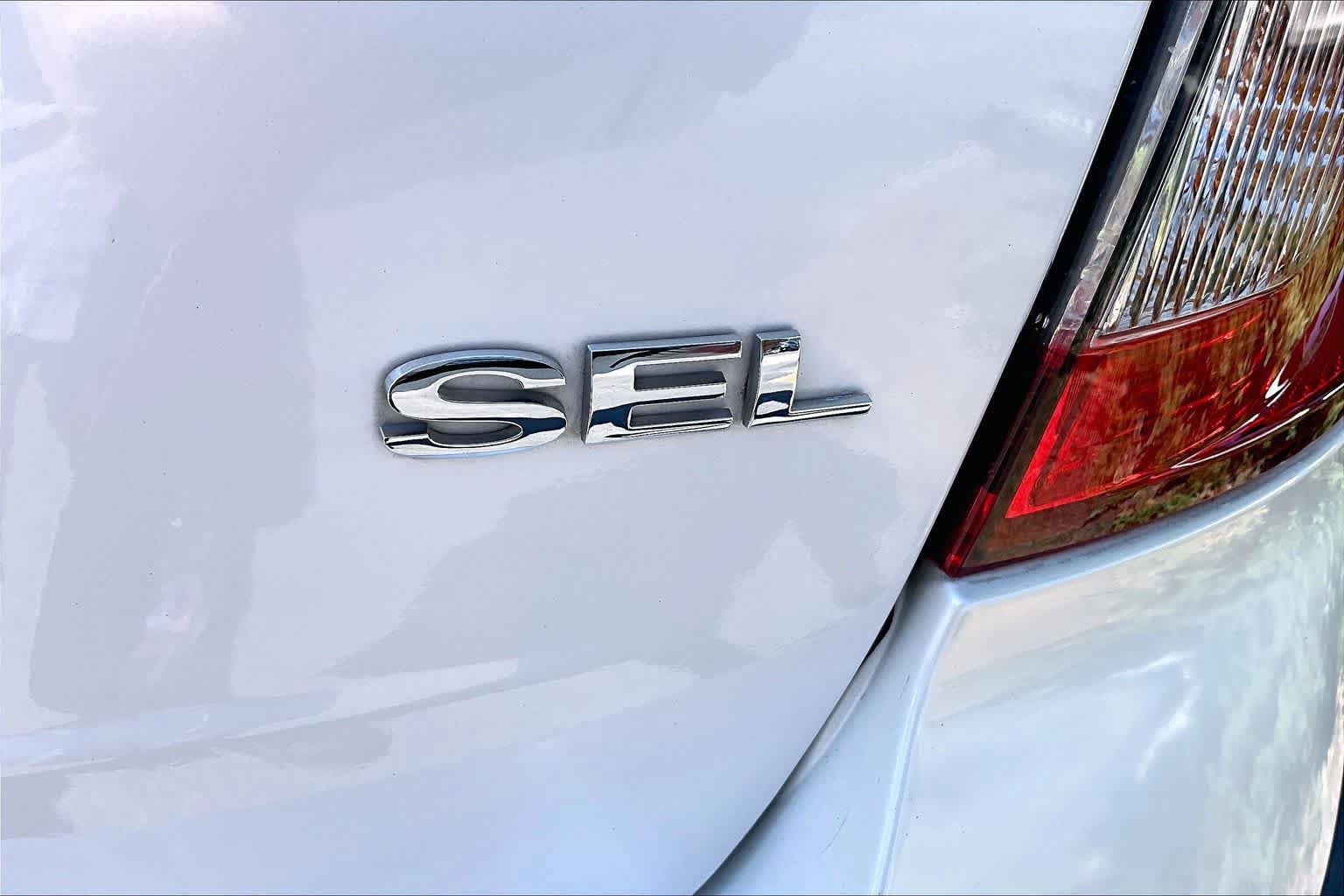 Used 2013 Ford Edge SEL FWD image 10