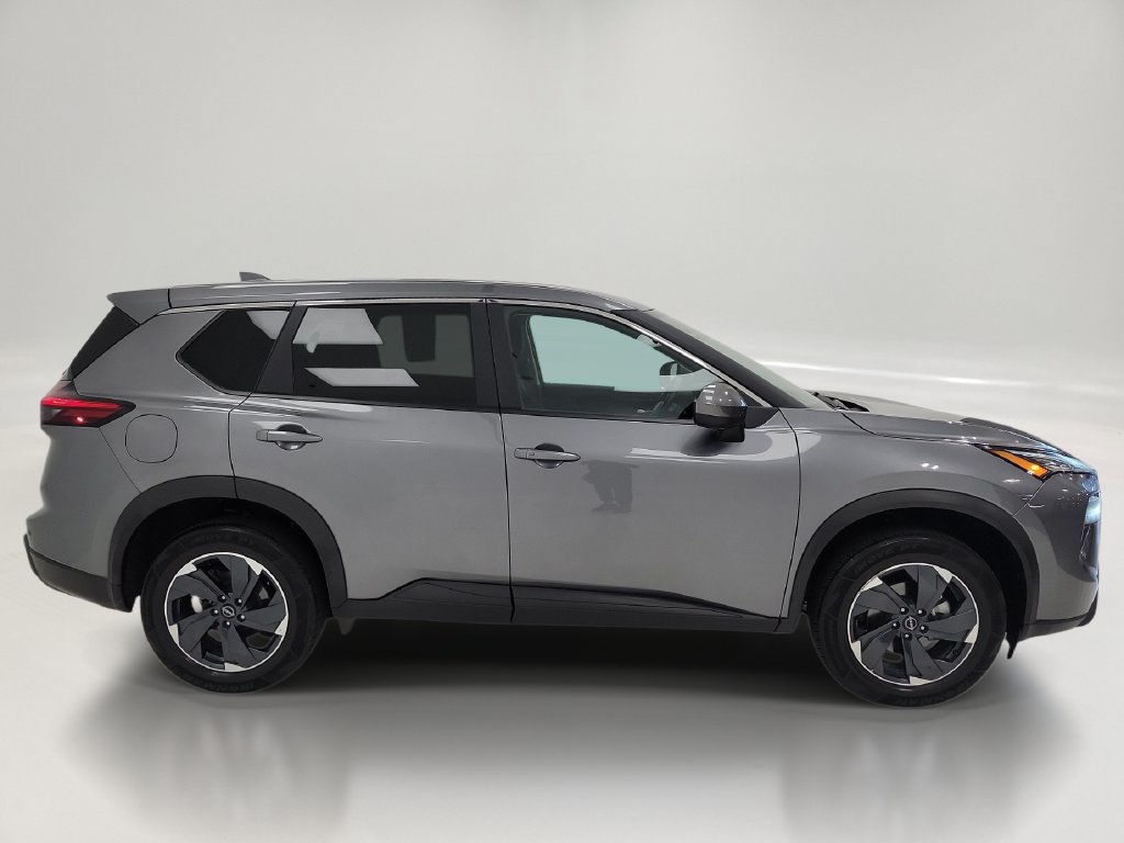 Used 2025 Nissan Rogue SV AWD/4WD image 4
