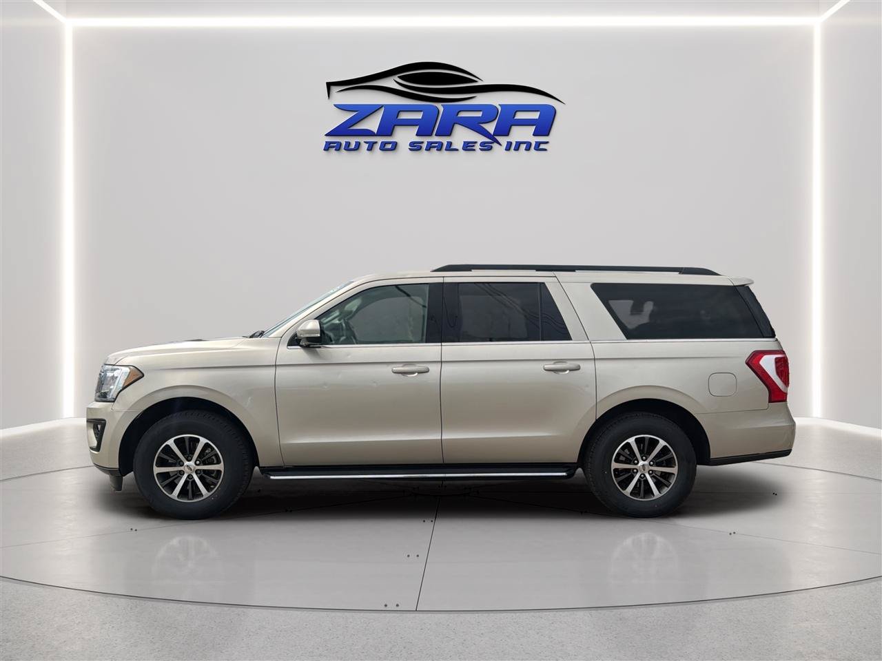 Used 2018 Ford Expedition Max XLT w/ Equipment Group 202A AWD/4WD image 4