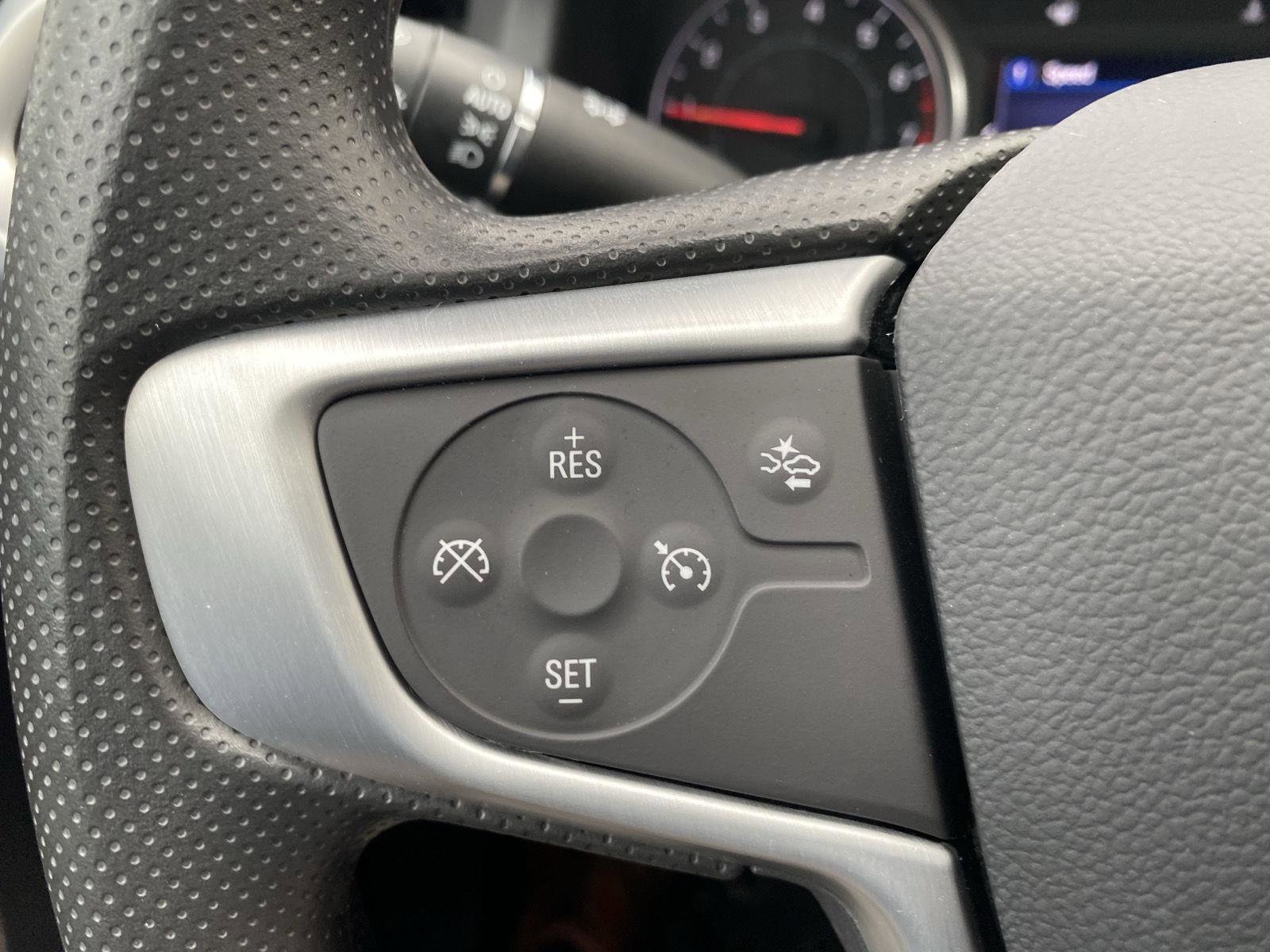 Used 2023 GMC Acadia SLE image 28