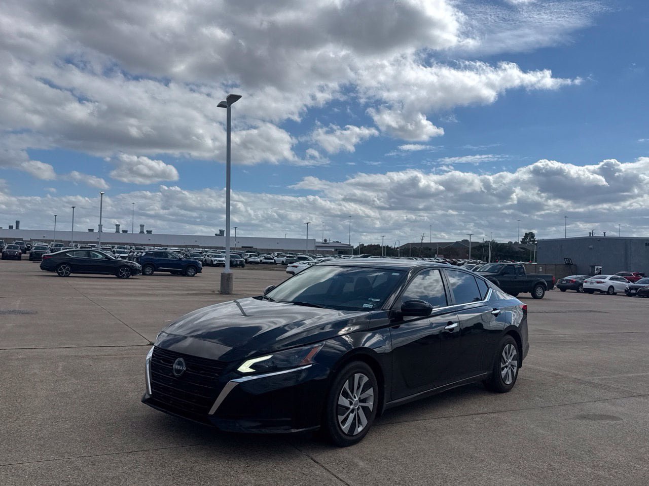 Used 2023 Nissan Altima 2.5 S FWD image 11