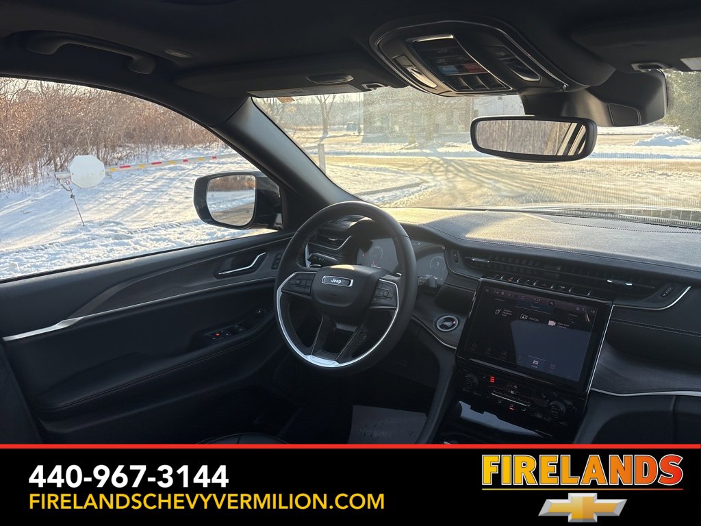 Used 2024 Jeep Grand Cherokee L Limited w/ Black Appearance Package image 32