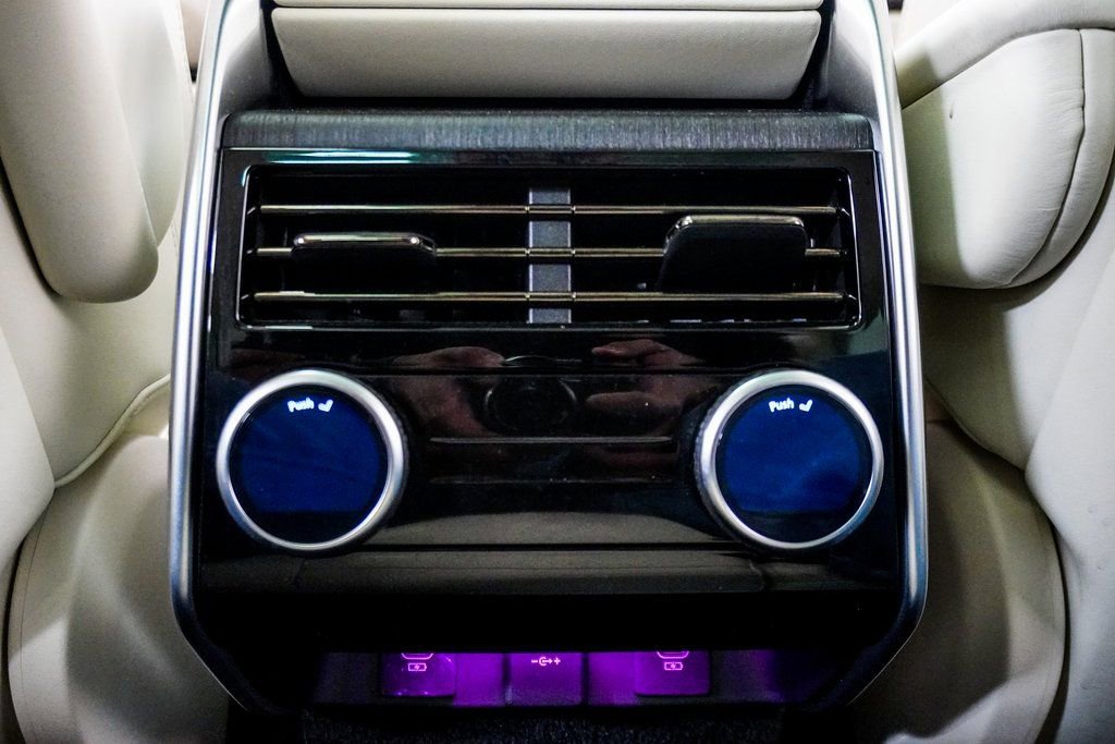 Used 2023 Land Rover Range Rover SE image 24