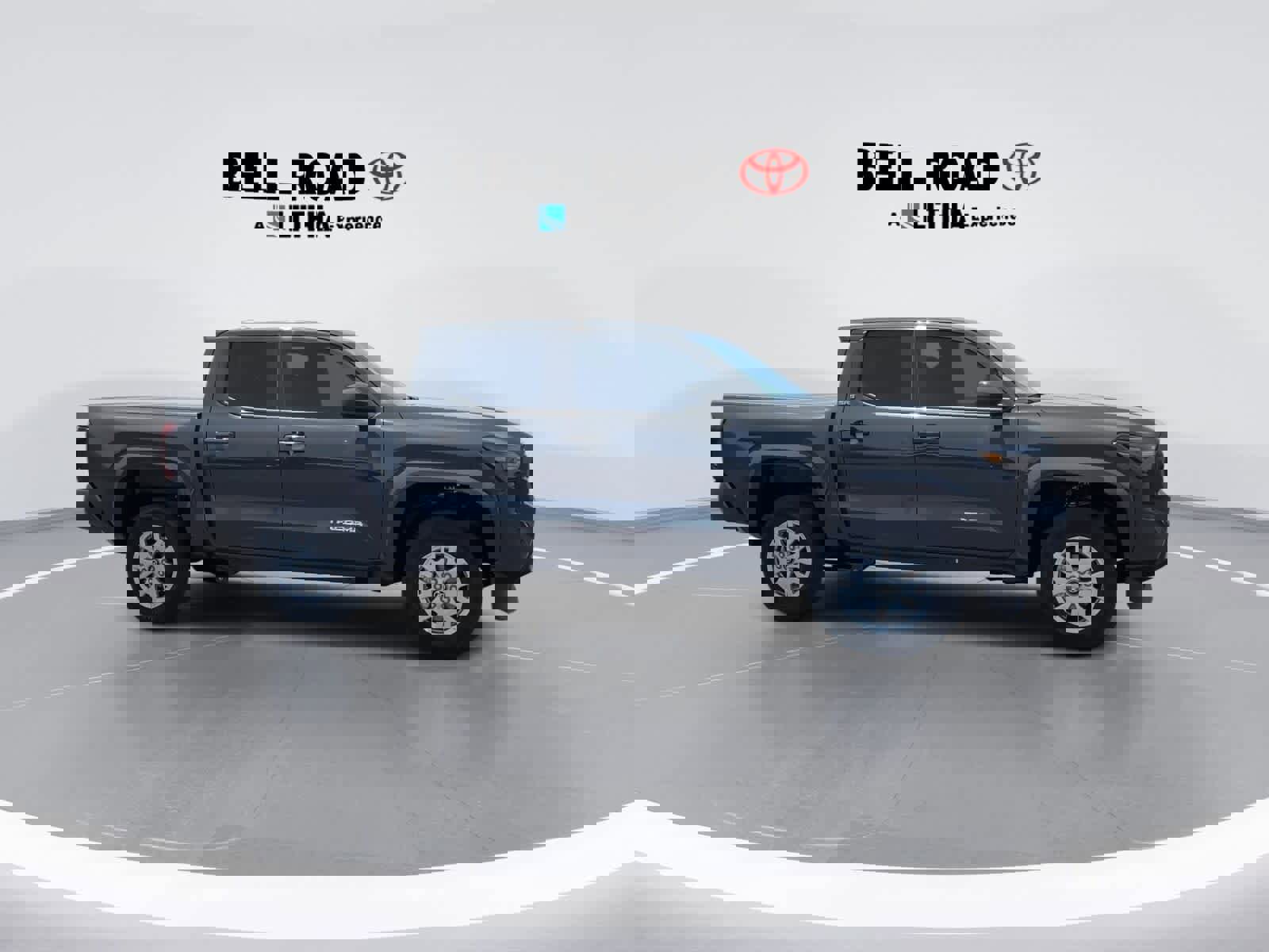 Used 2025 Toyota Tacoma SR5 image 9