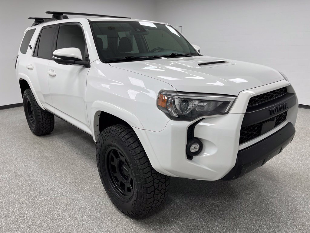 Used 2022 Toyota 4Runner TRD Off-Road Premium AWD/4WD image 2