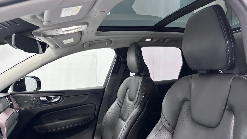 Certified 2024 Volvo XC60 T8 Ultimate AWD/4WD image 12